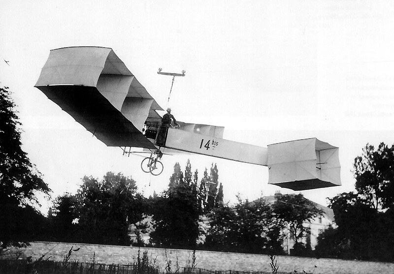 Avião 14 bis de Santos Dumont
