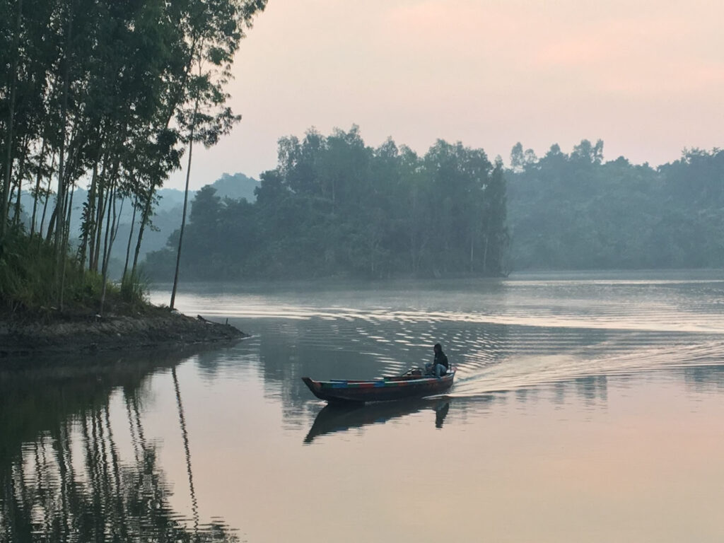 Curiosidades da regiã norte: Canoa no Rio Amazonas