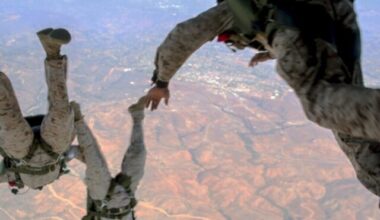 sky-jump-military-jumping-soldier-usa-609371-pxhere.com